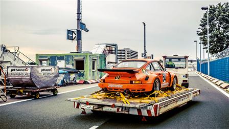 911 RSR from 1974 being unloaded at the airport