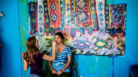 (l. - r.) Artist Alexa Meade paints on author Helene Laube