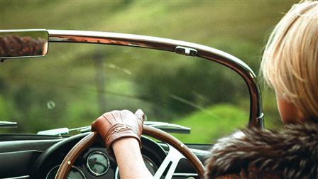 Wooden 3-spoke steering wheel of the Porsche 356 Speedster