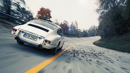 The Porsche 911 R from 1967 on the banked walls of Monza