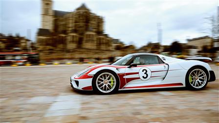 Porsche - On the Trail of Tradition